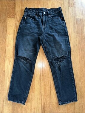 American Eagle AE Black Distressed Ripped Knee Mom Jeans - size 6 X-Short